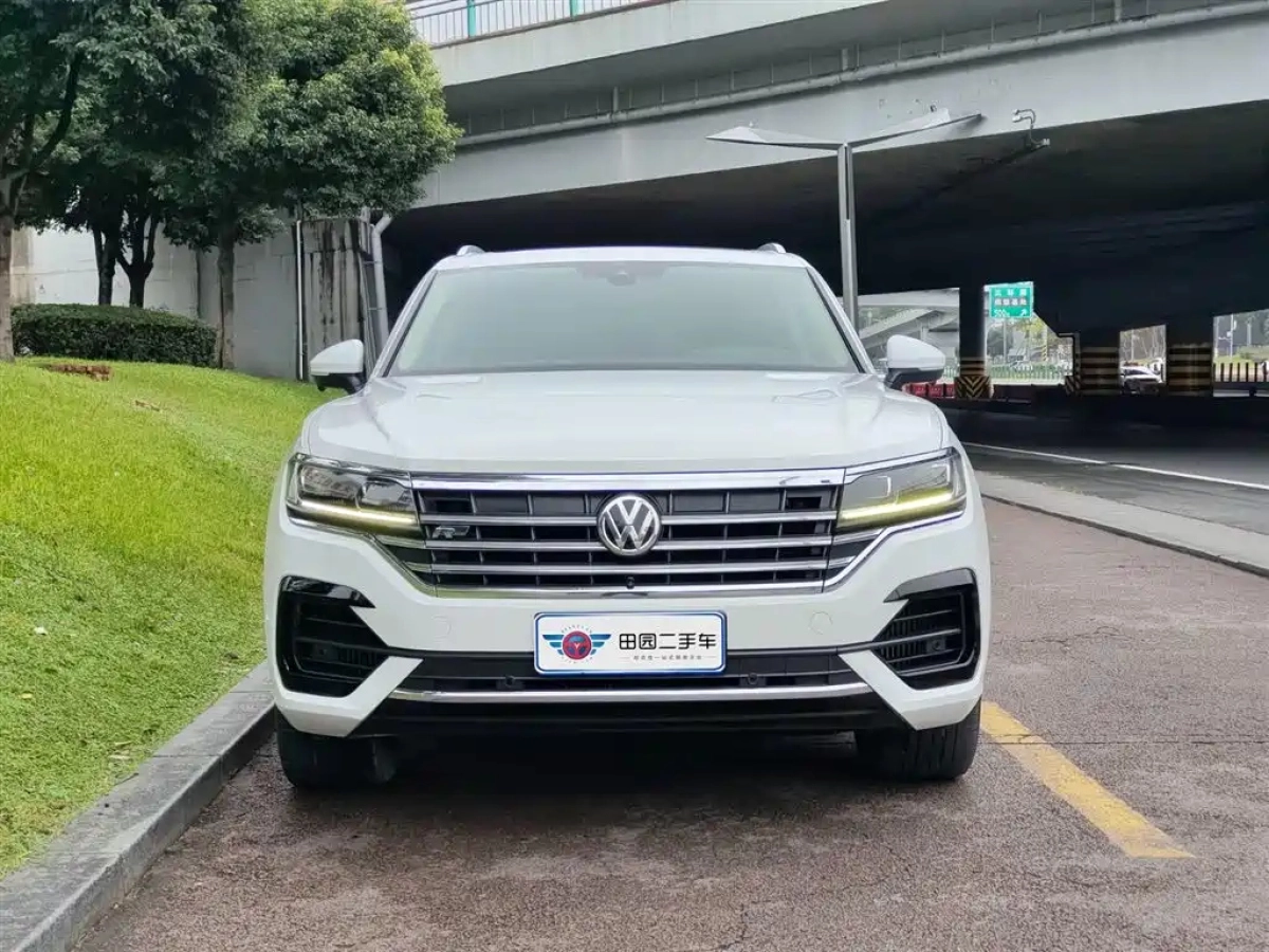 VOLKSWAGEN TOUAREG