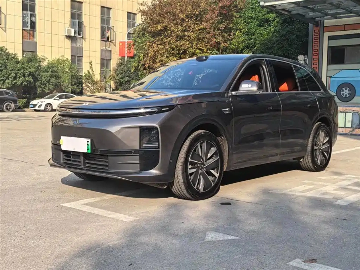LI AUTO L6  2025