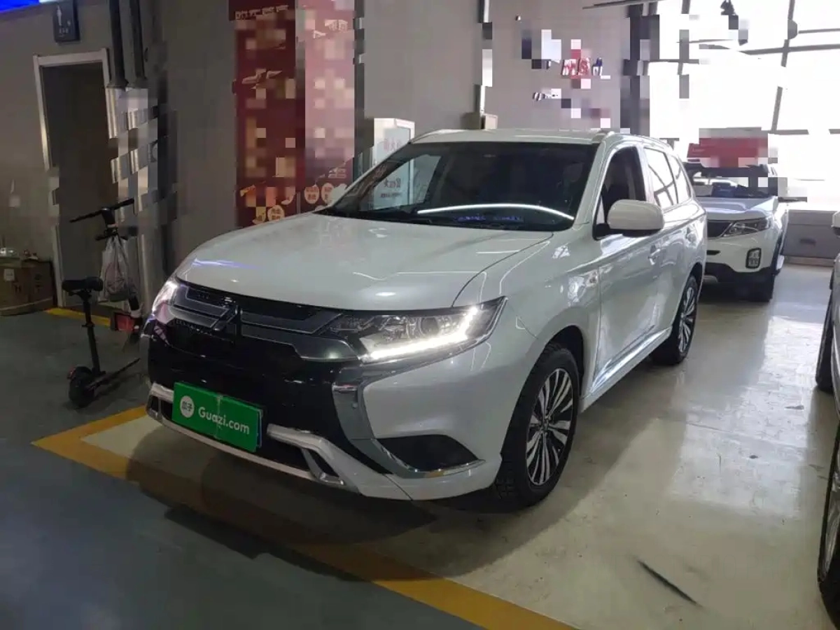 MITSUBISHI OUTLANDER  2023