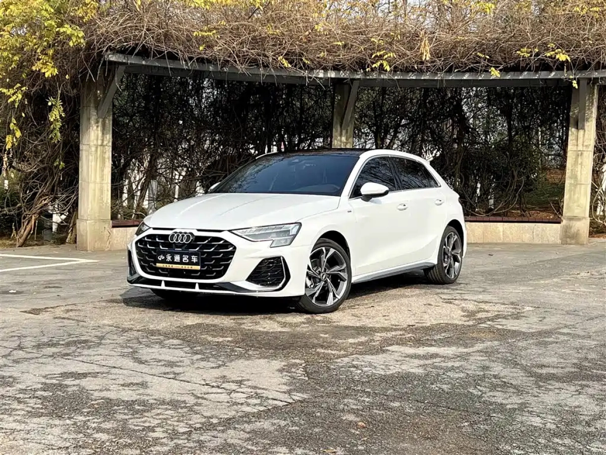 AUDI A3  2025