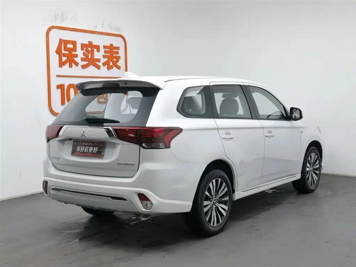 MITSUBISHI OUTLANDER