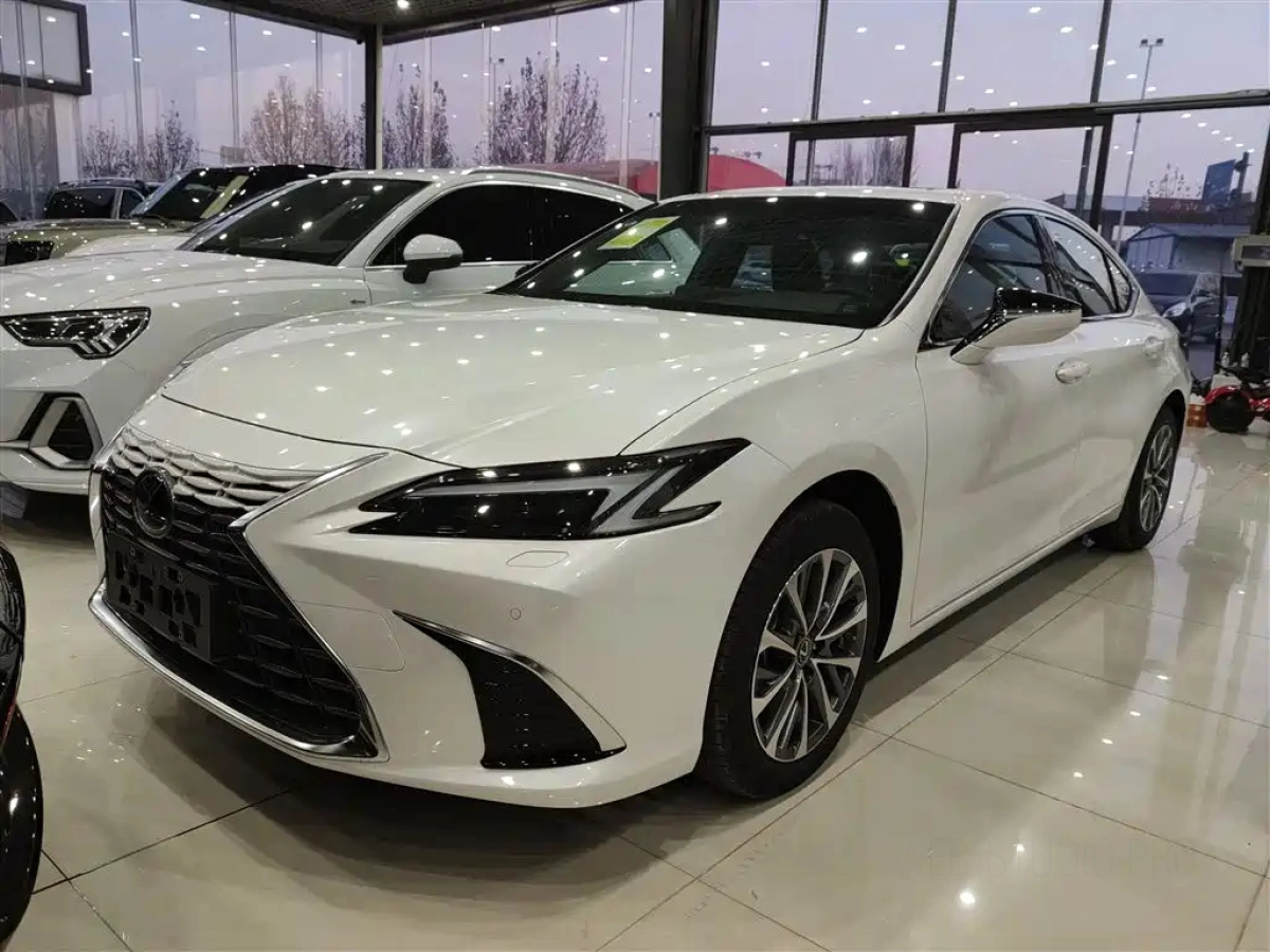 LEXUS ES  2026