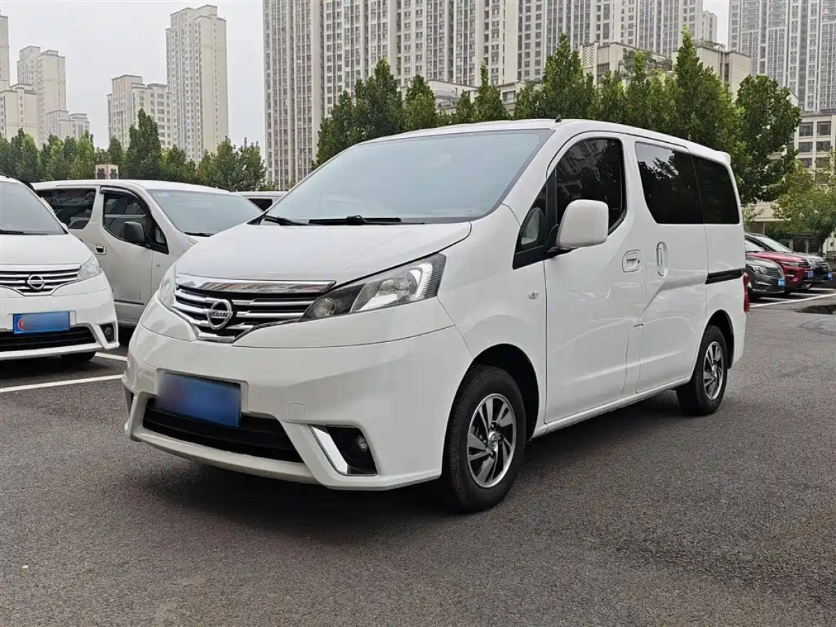 NISSAN NV200