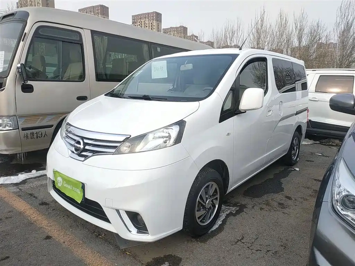 NISSAN NV200