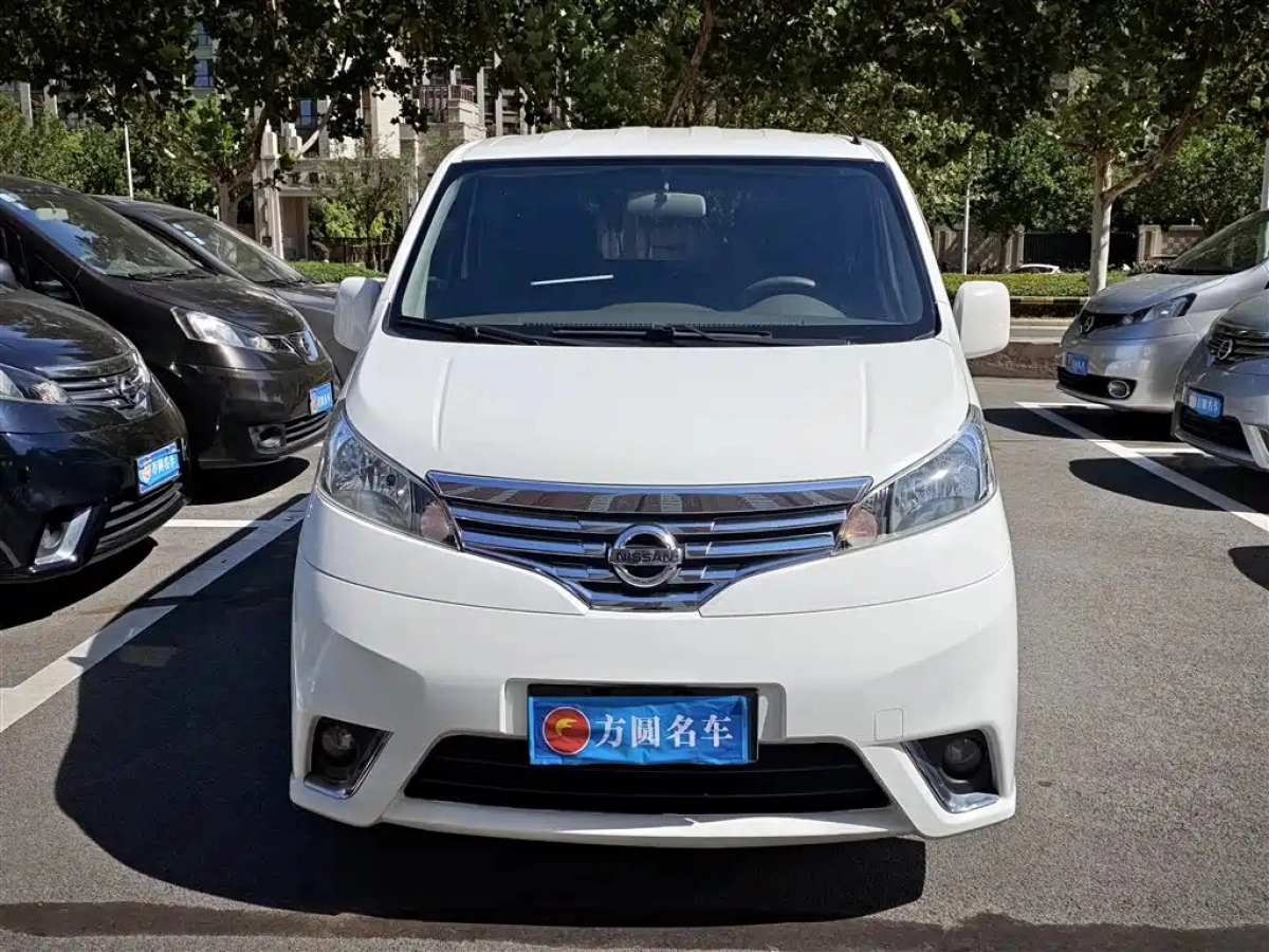 NISSAN NV200