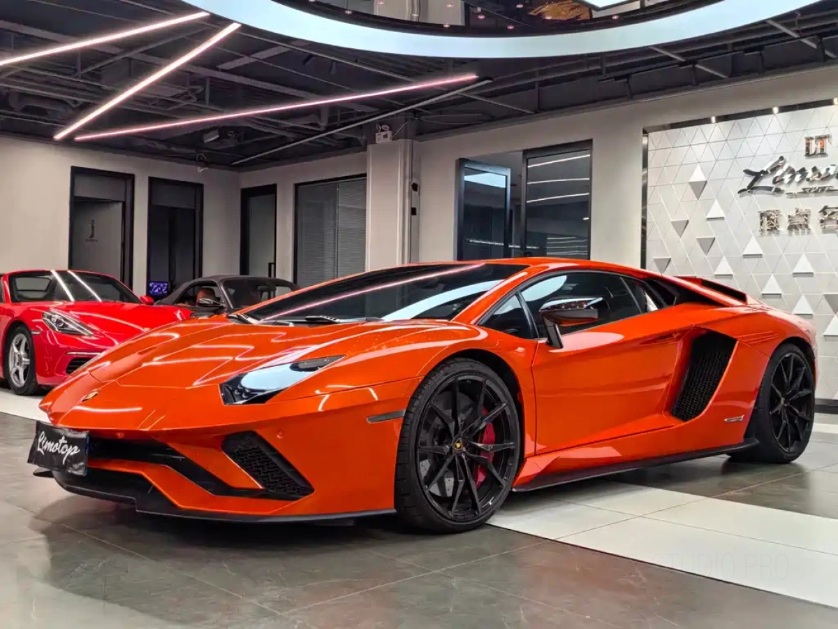 LAMBORGHINI AVENTADOR  2019
