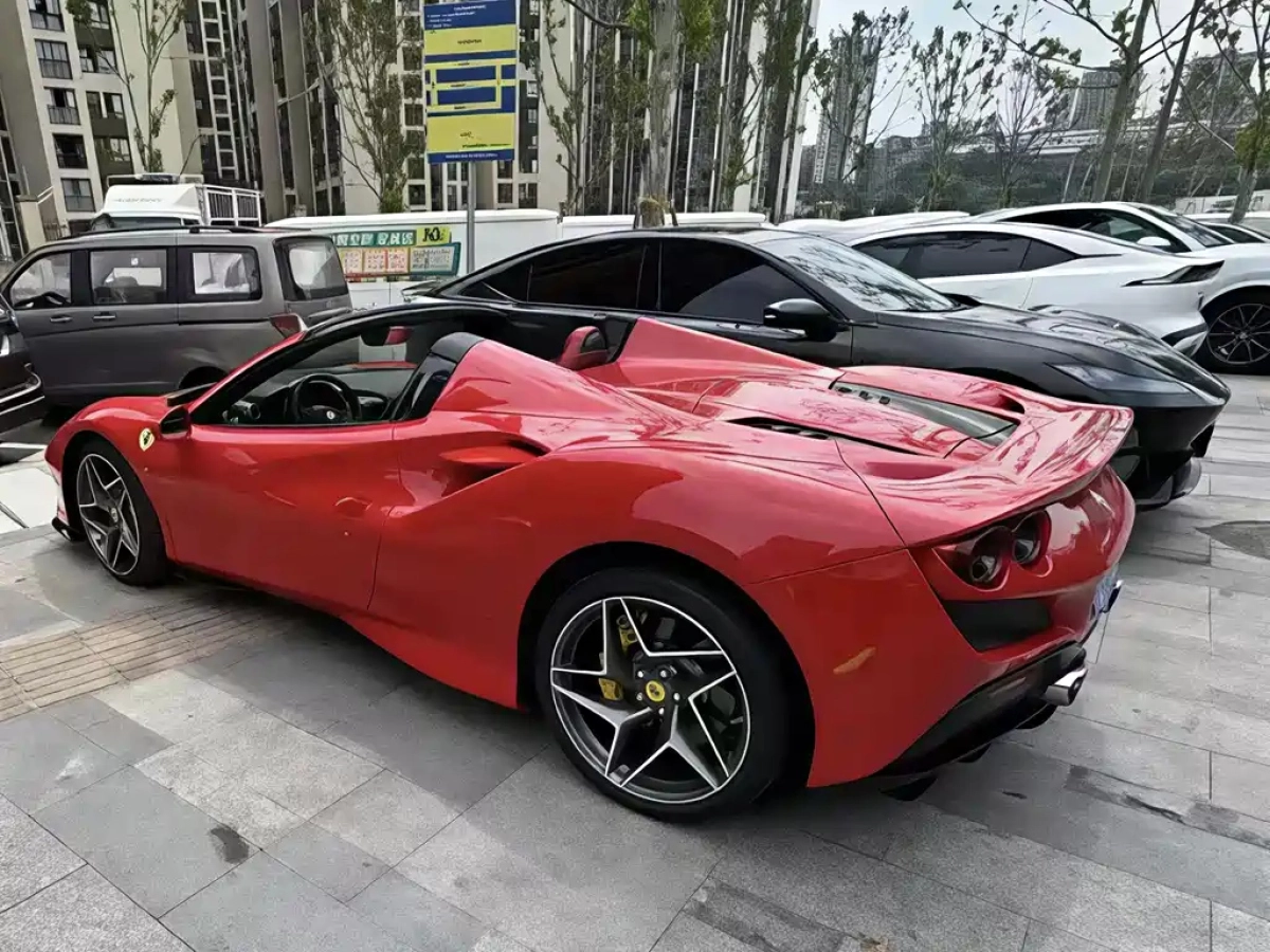 FERRARI F8