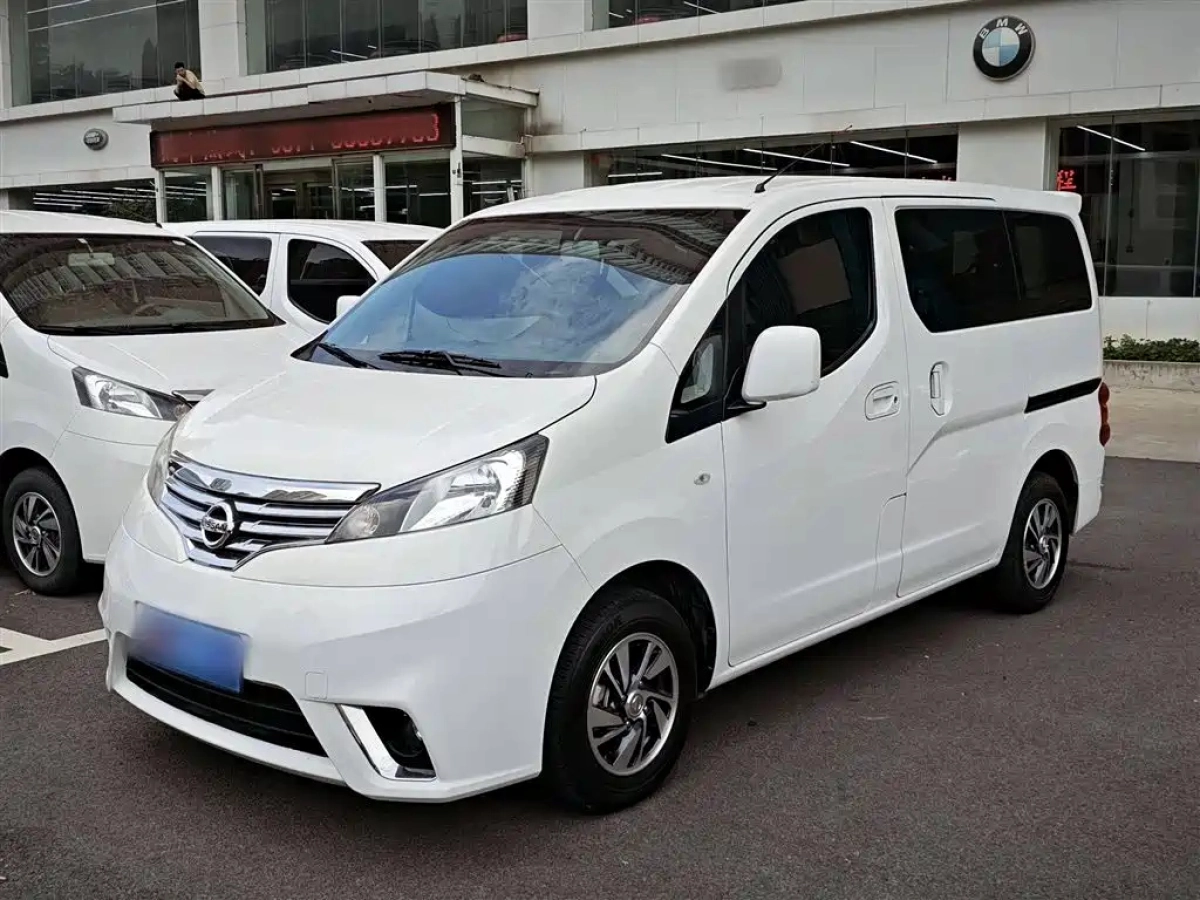NISSAN NV200