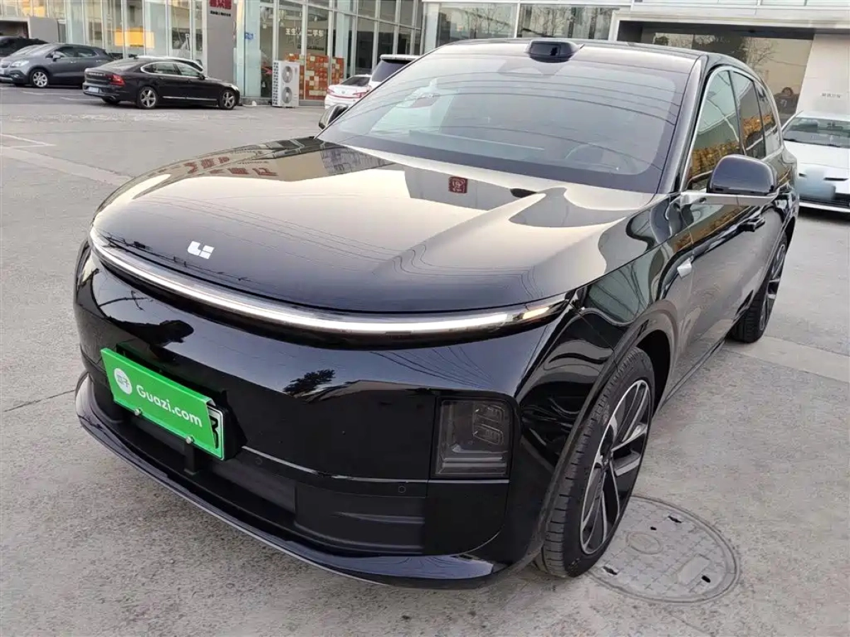 LI AUTO L6  2025