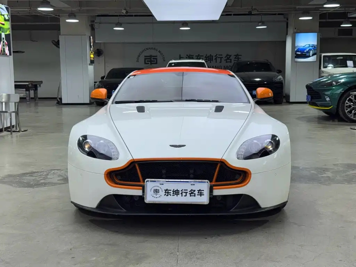 ASTON MARTIN V8 VANTAGE