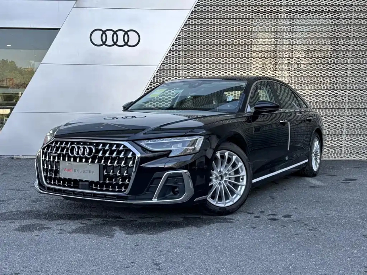 AUDI A8  2025
