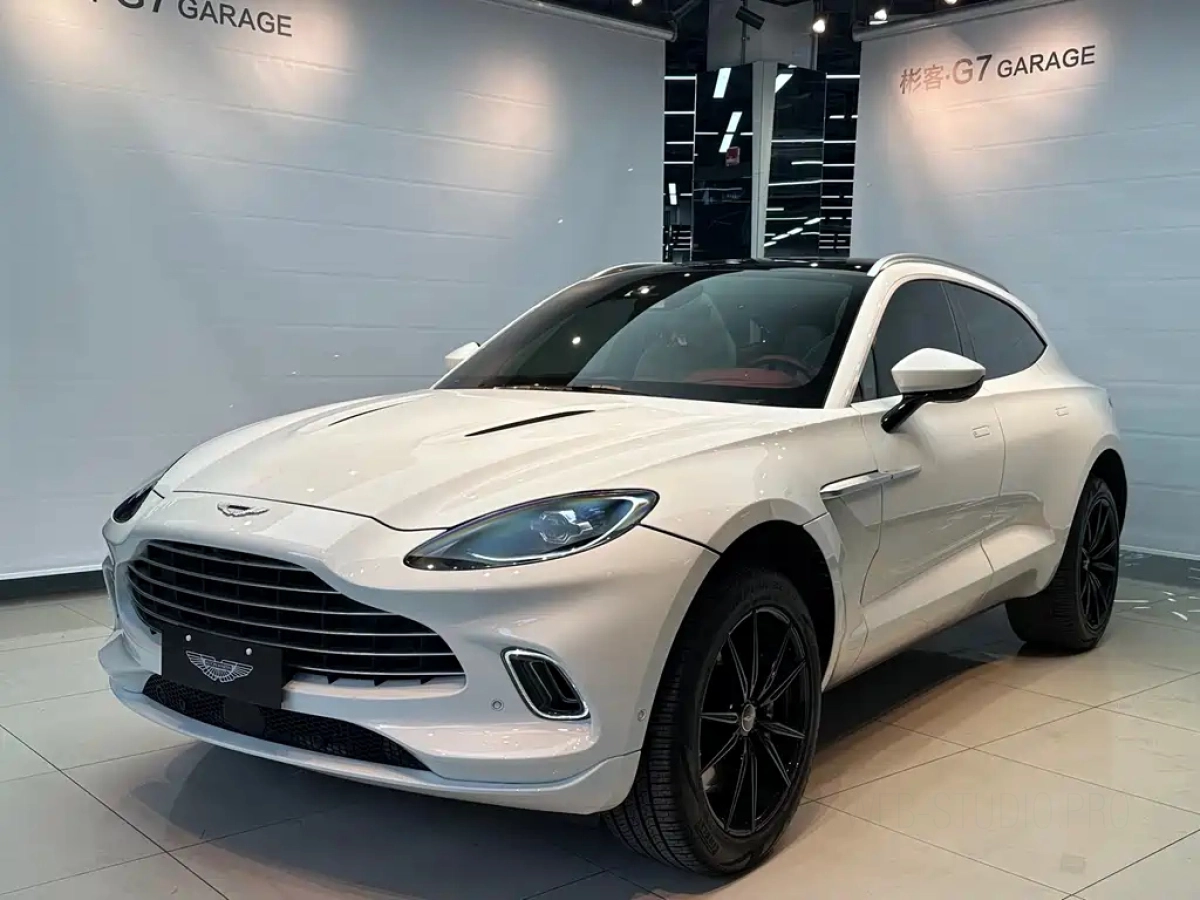 ASTON MARTIN DBX  2023