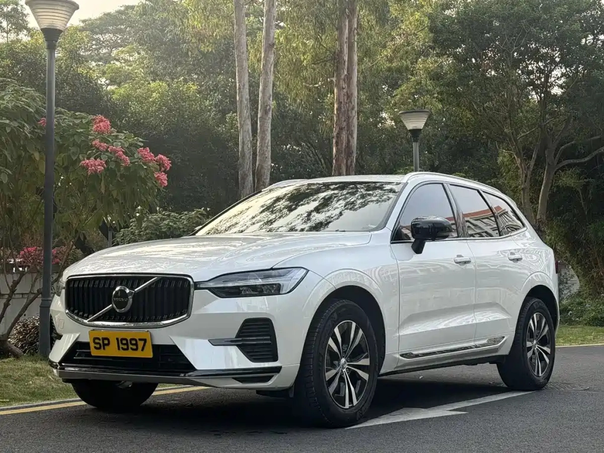 VOLVO XC60  2024