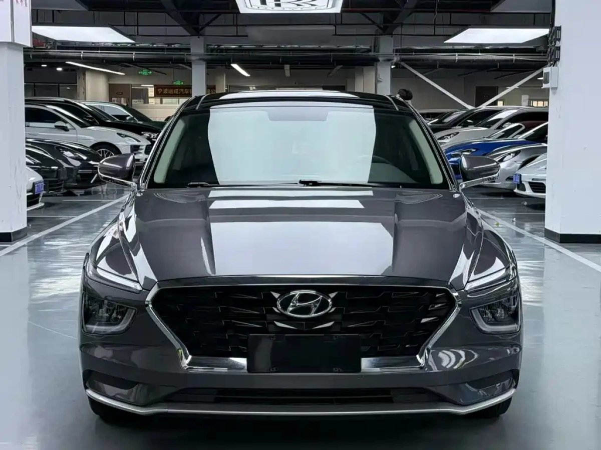 HYUNDAI MISTRA