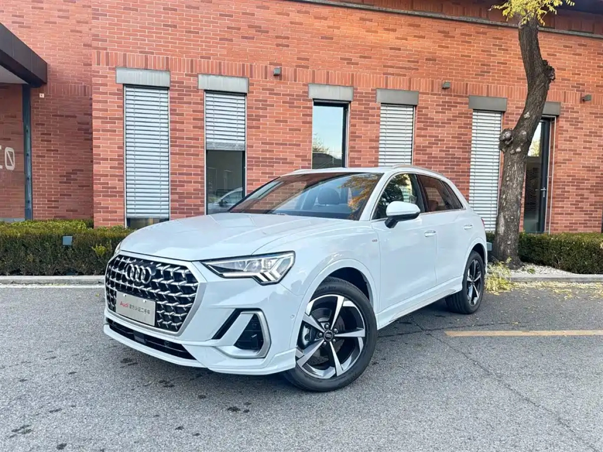 AUDI Q3  2025