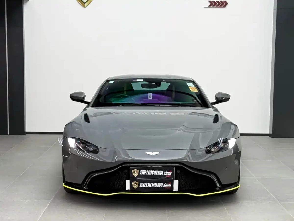 ASTON MARTIN V8 VANTAGE