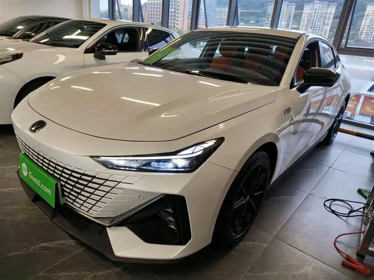 CHANGAN UNI-V IDD  2024