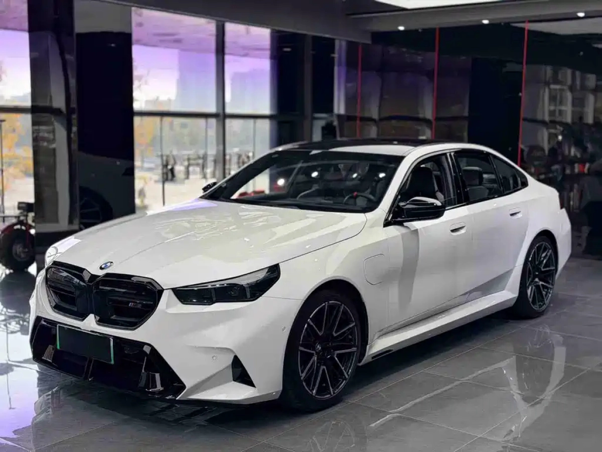 BMW M5 NEW ENERGY