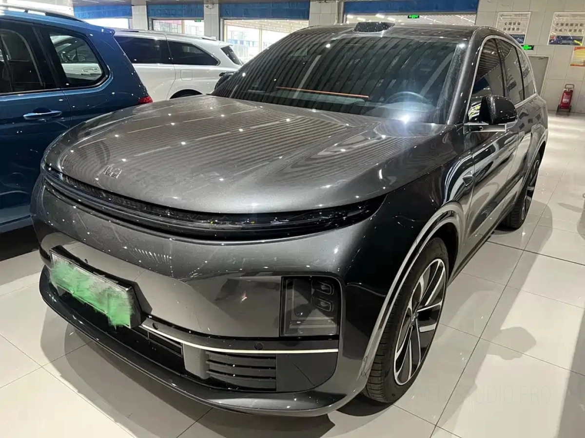 LI AUTO L6  2025