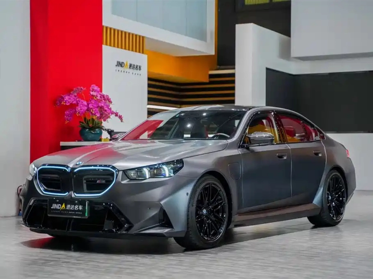 BMW M5 NEW ENERGY