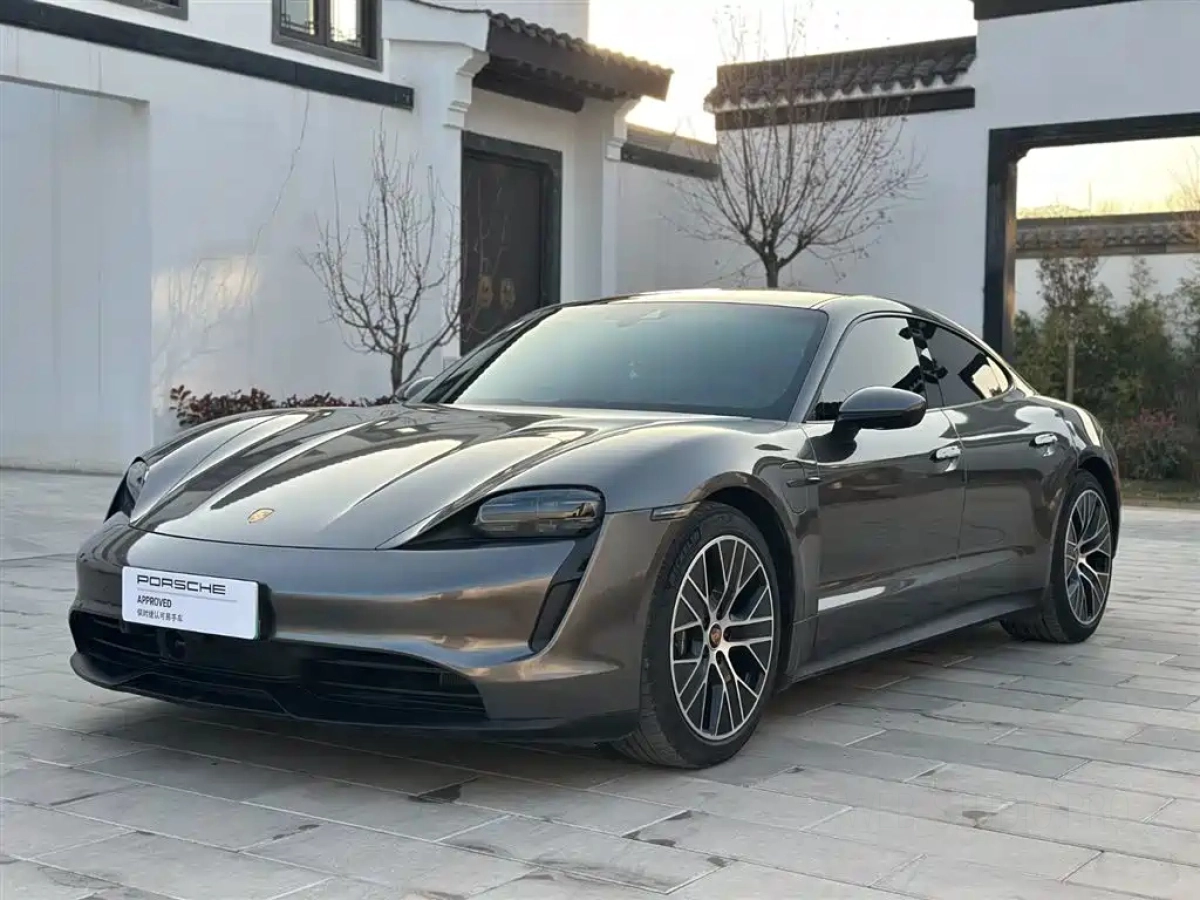 PORSCHE TAYCAN  2022