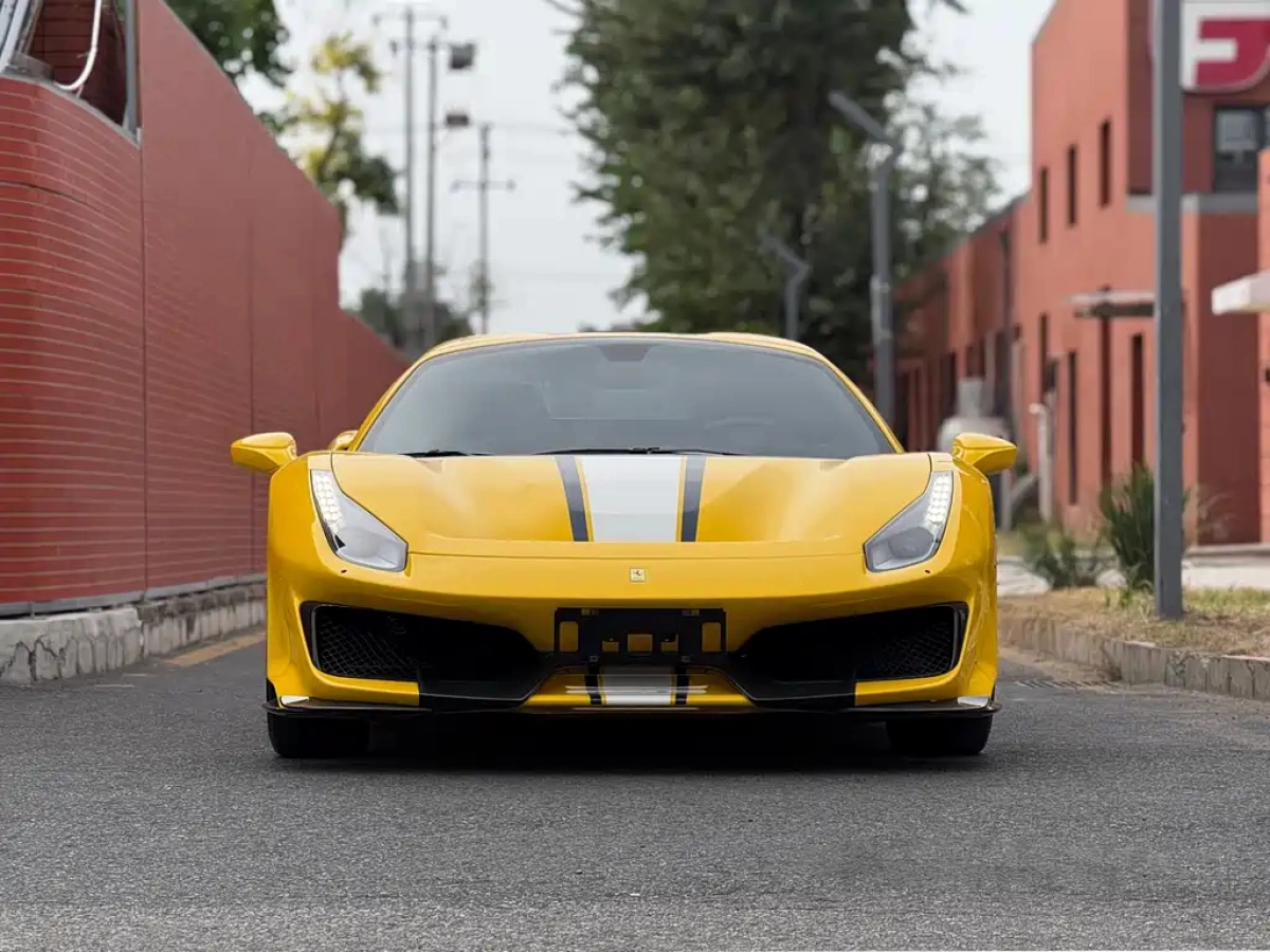 FERRARI 488