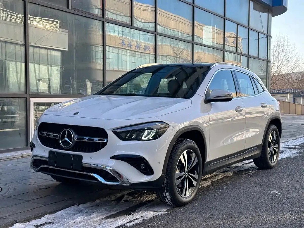 MERCEDES-BENZ GLA