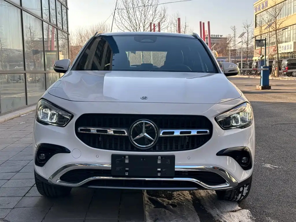 MERCEDES-BENZ GLA