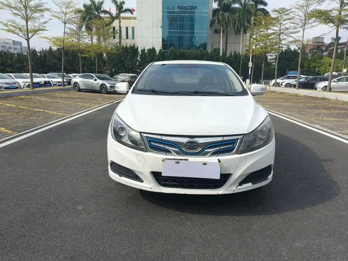 BYD E5