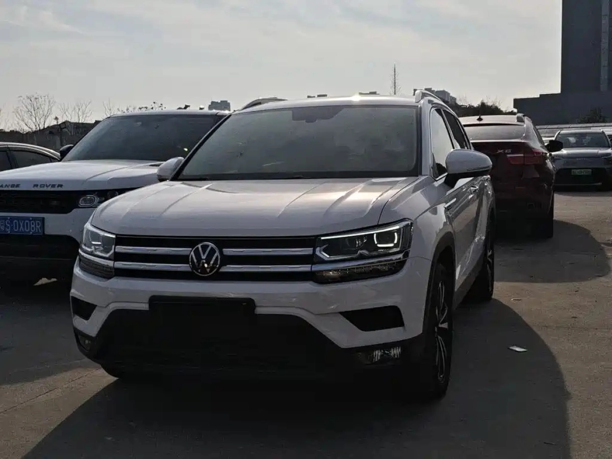 VOLKSWAGEN THARU  2022