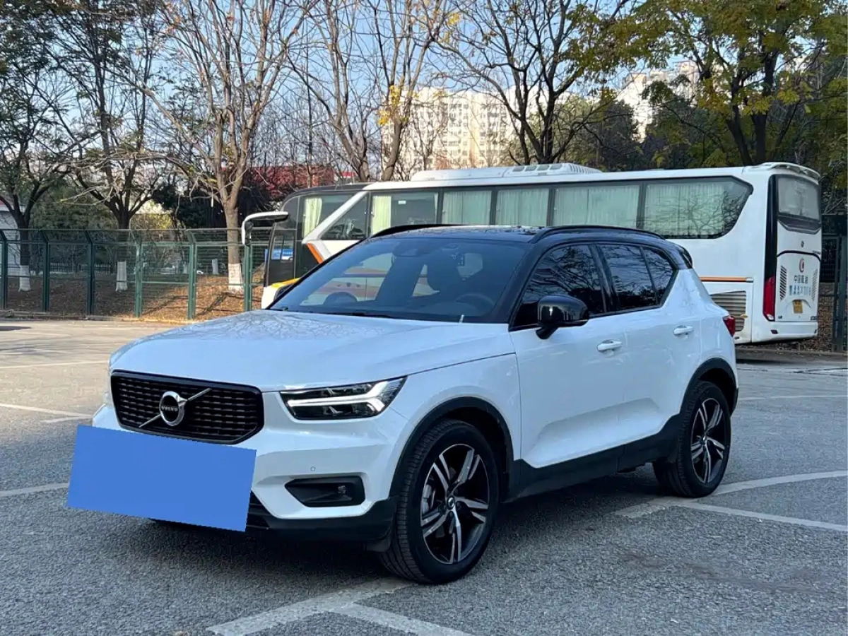 VOLVO XC40