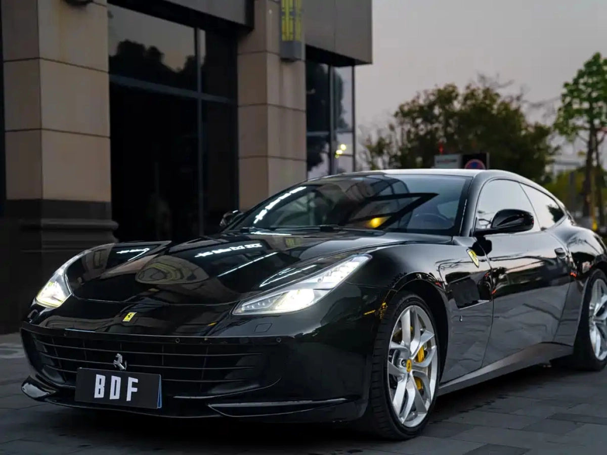 FERRARI GTC4LUSSO  2019