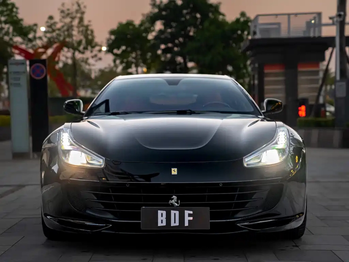FERRARI GTC4LUSSO