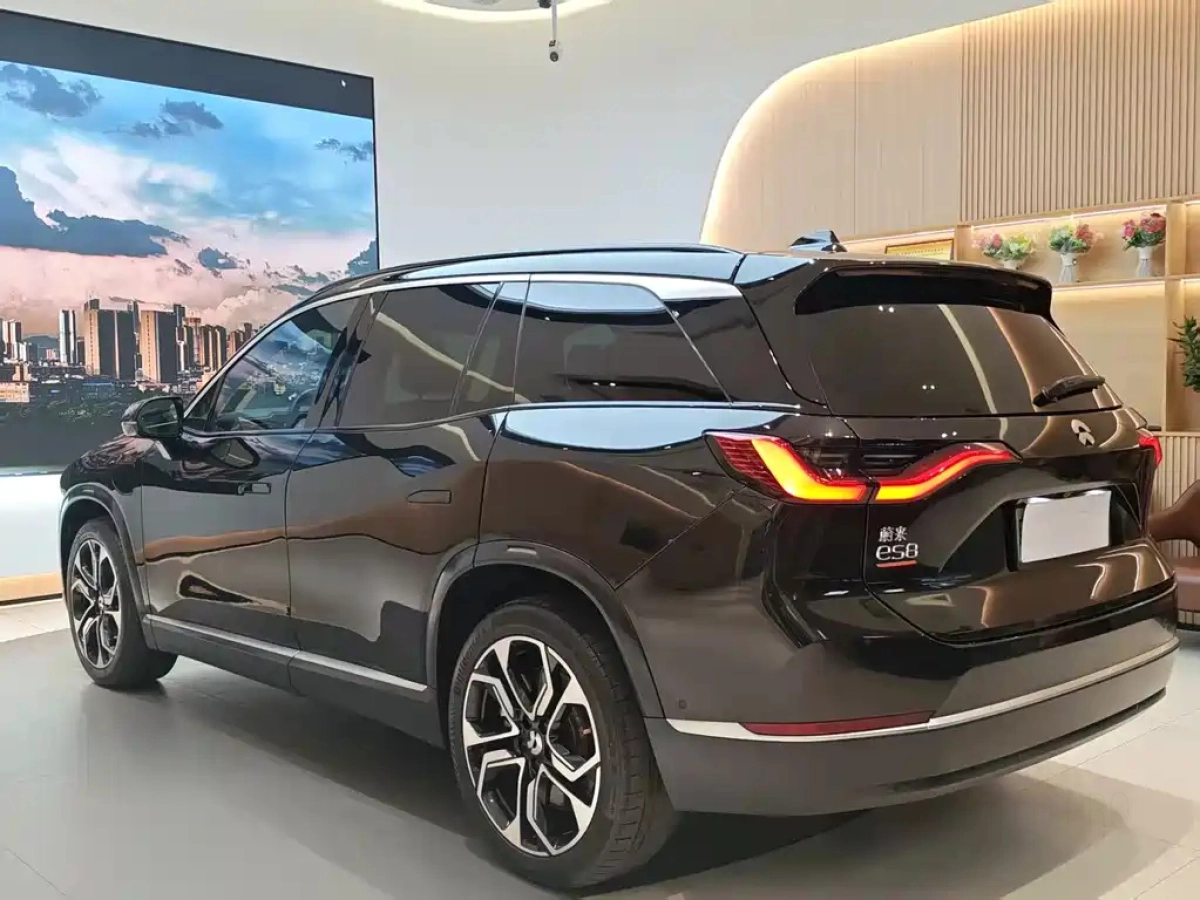 NIO ES8