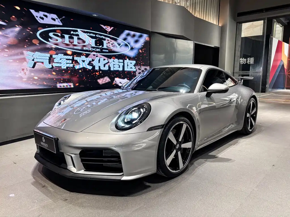 PORSCHE 911