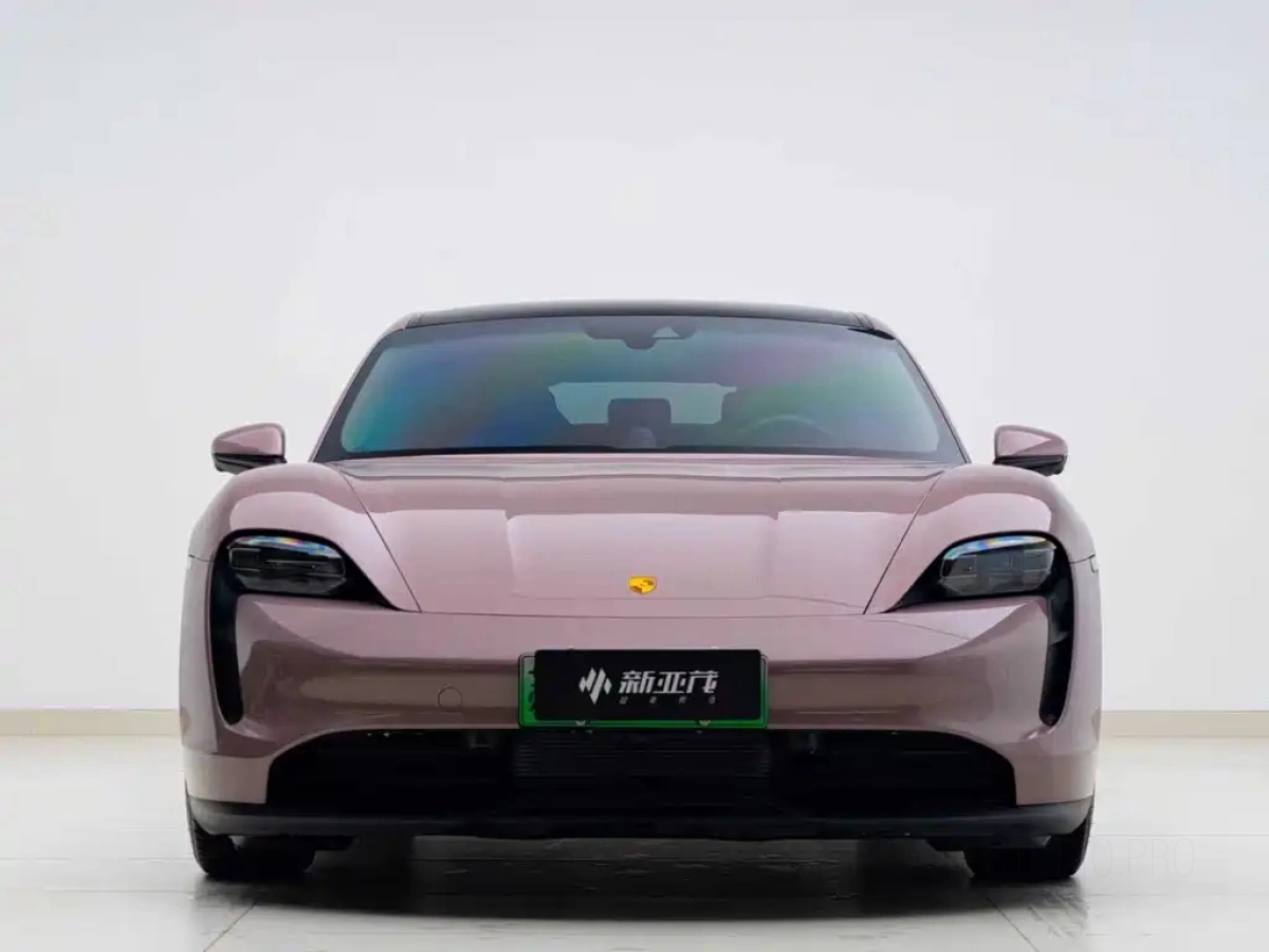 PORSCHE TAYCAN  2023