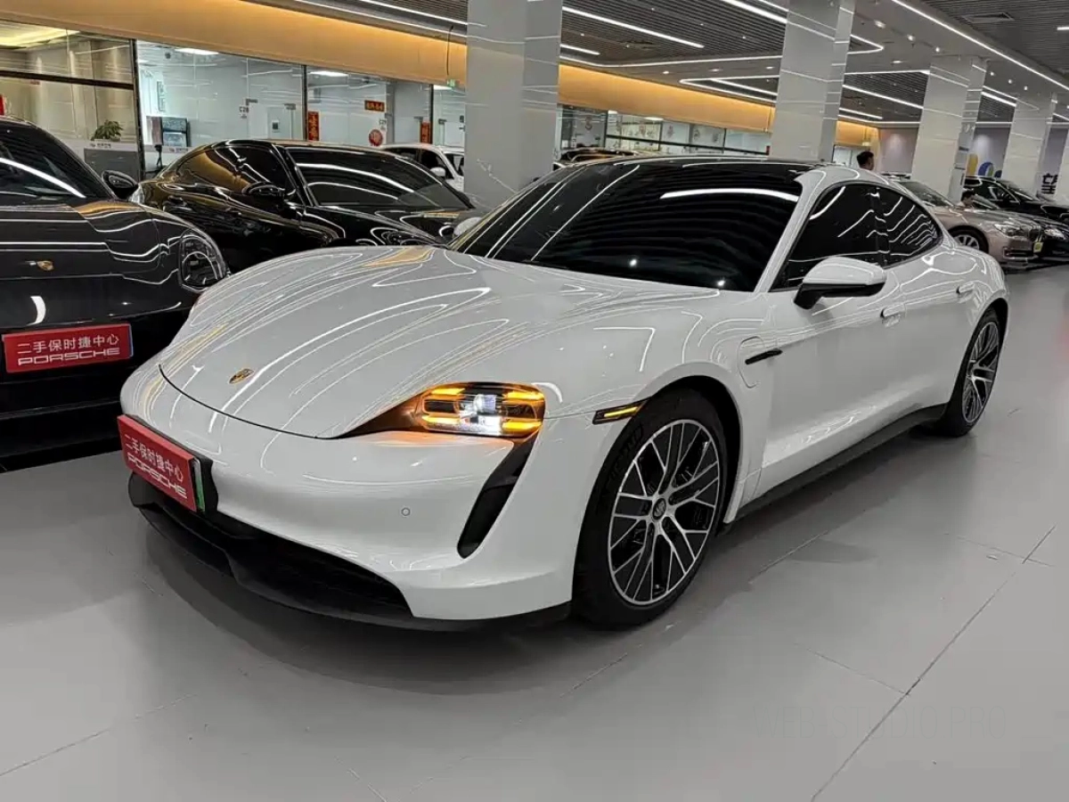 PORSCHE TAYCAN  2022