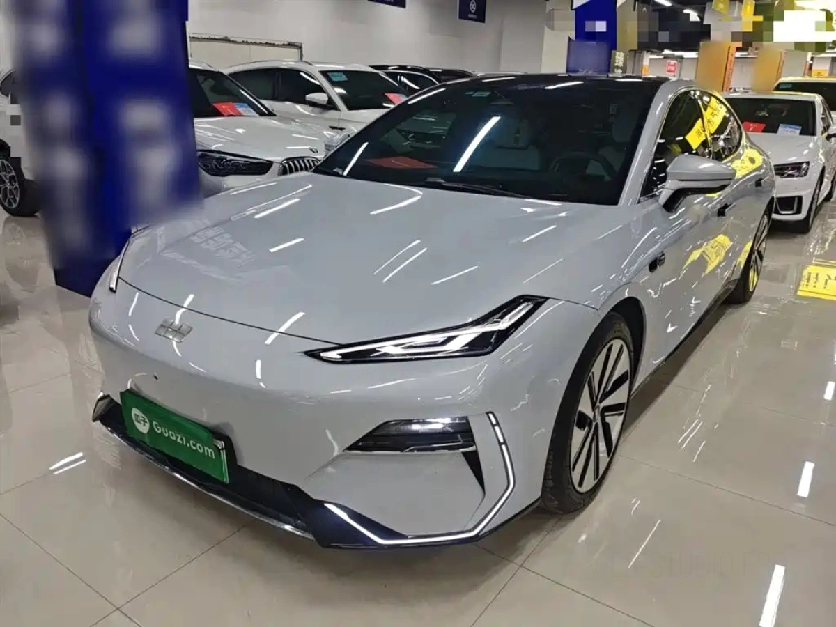 GEELY GALAXY GALAXY E8  2025