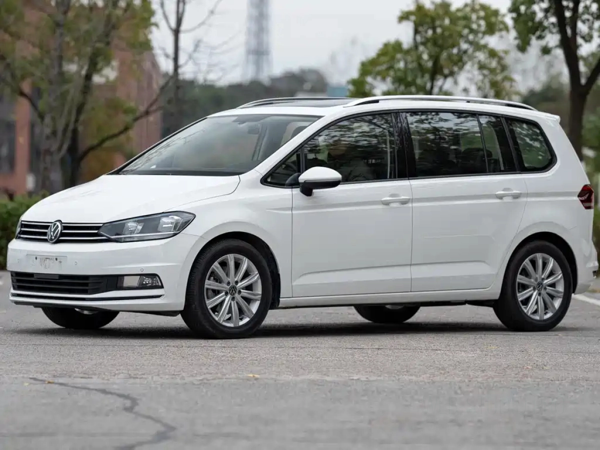 VOLKSWAGEN TOURAN  2022