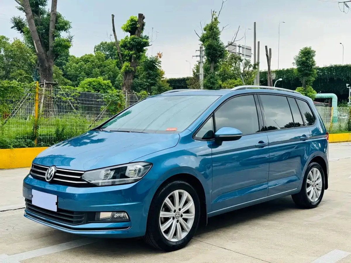 VOLKSWAGEN TOURAN