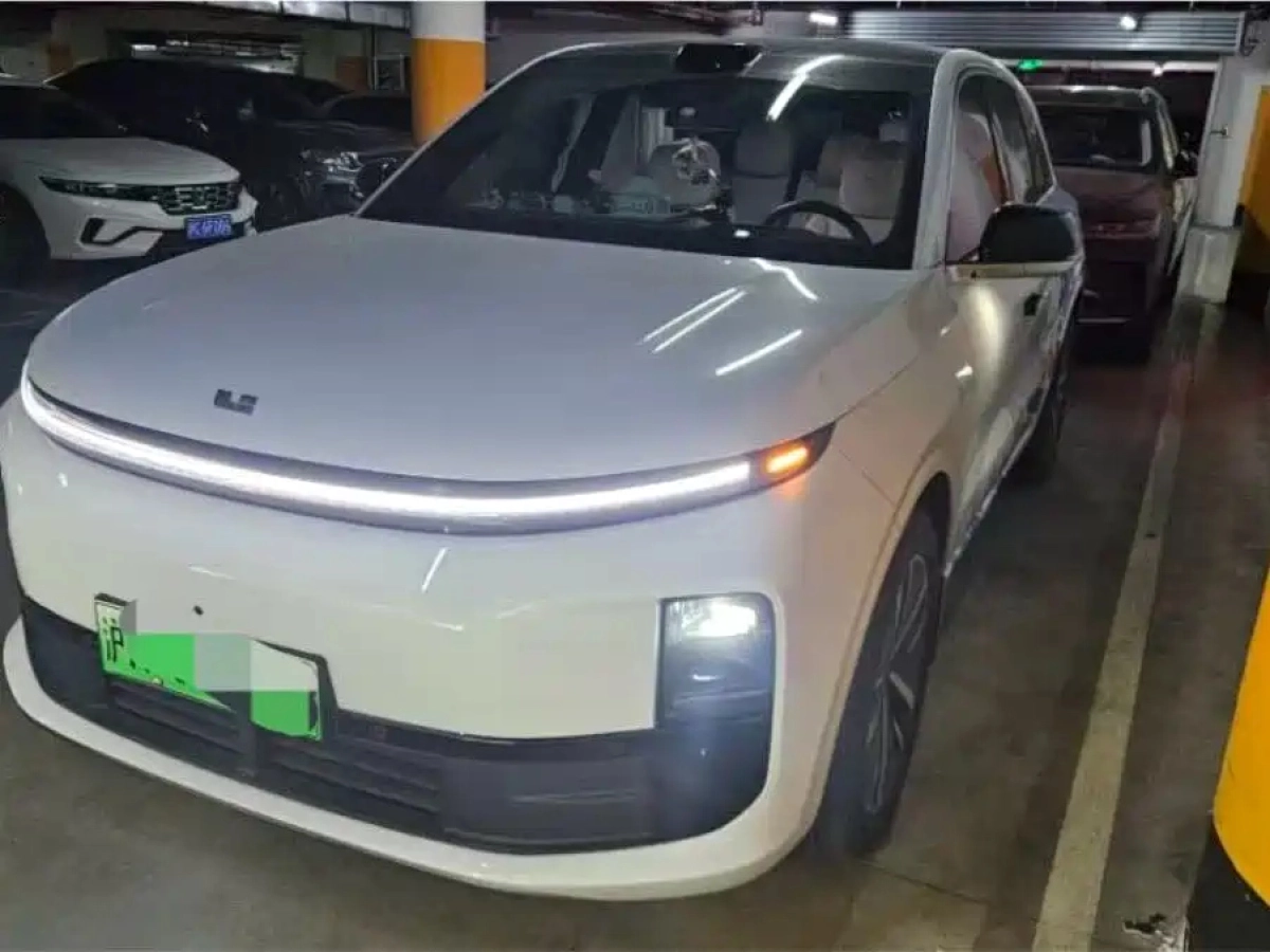 LI AUTO L6  2024