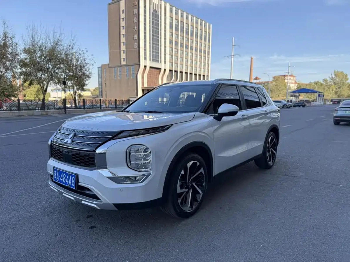 MITSUBISHI OUTLANDER  2023