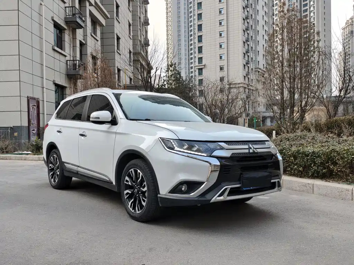 MITSUBISHI OUTLANDER  2020