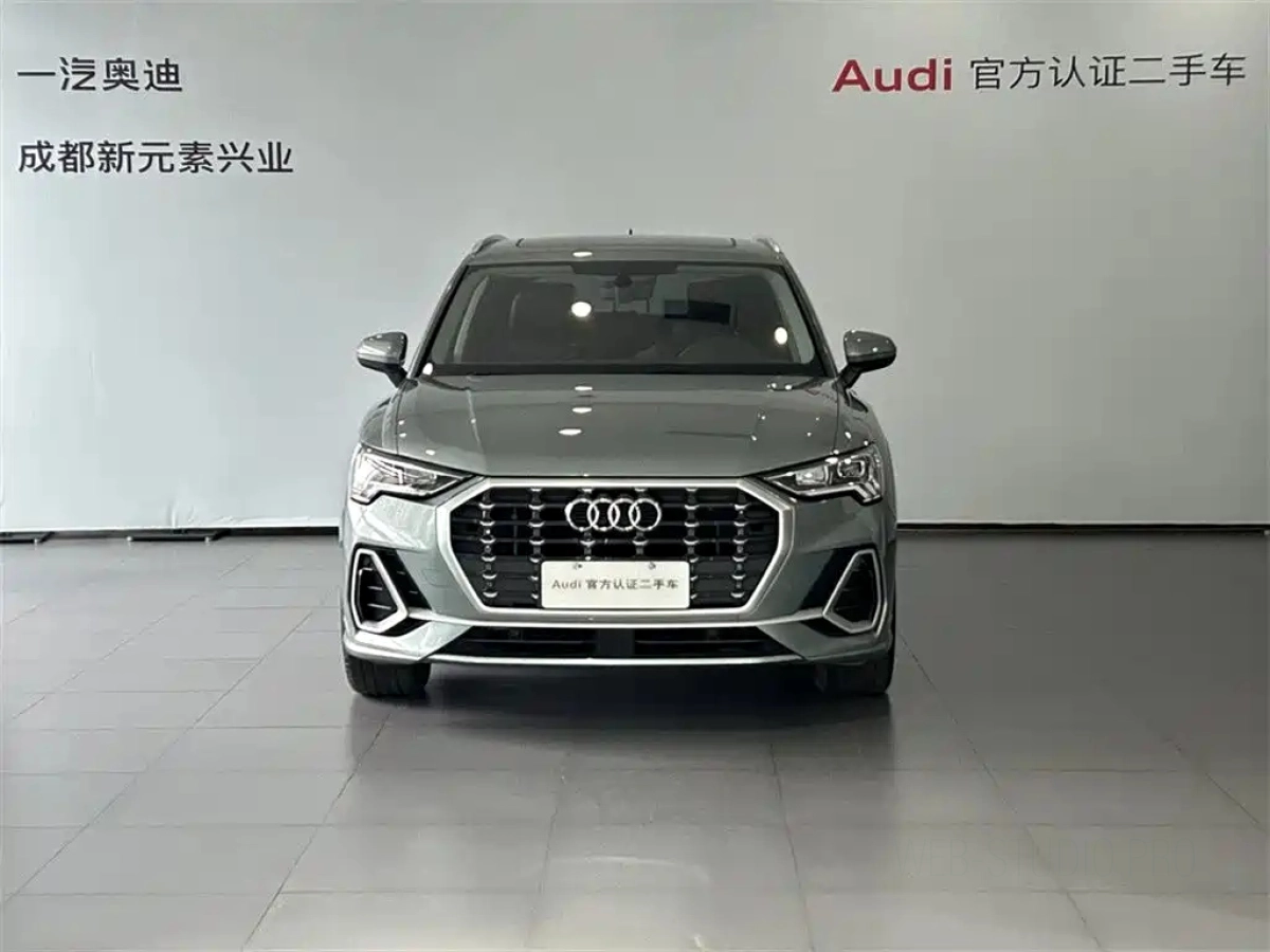 AUDI Q3