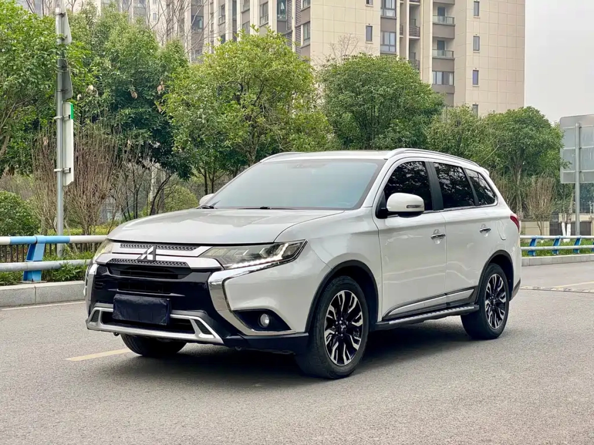 MITSUBISHI OUTLANDER  2020
