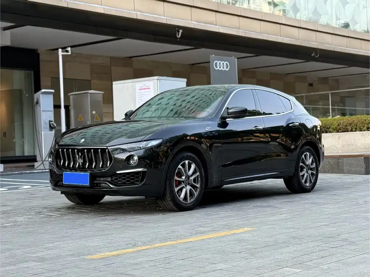 MASERATI LEVANTE  2024