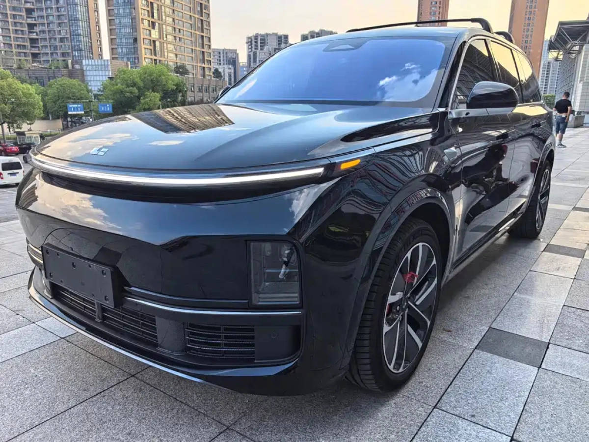 LI AUTO L9  2025