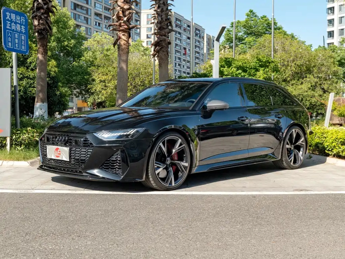 AUDI RS 6
