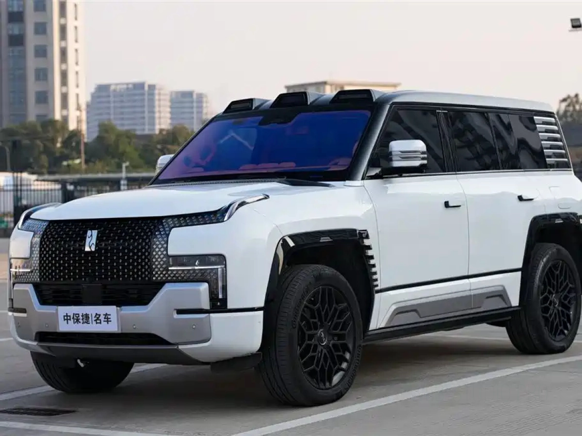 BYD YANGWANG U8  2025