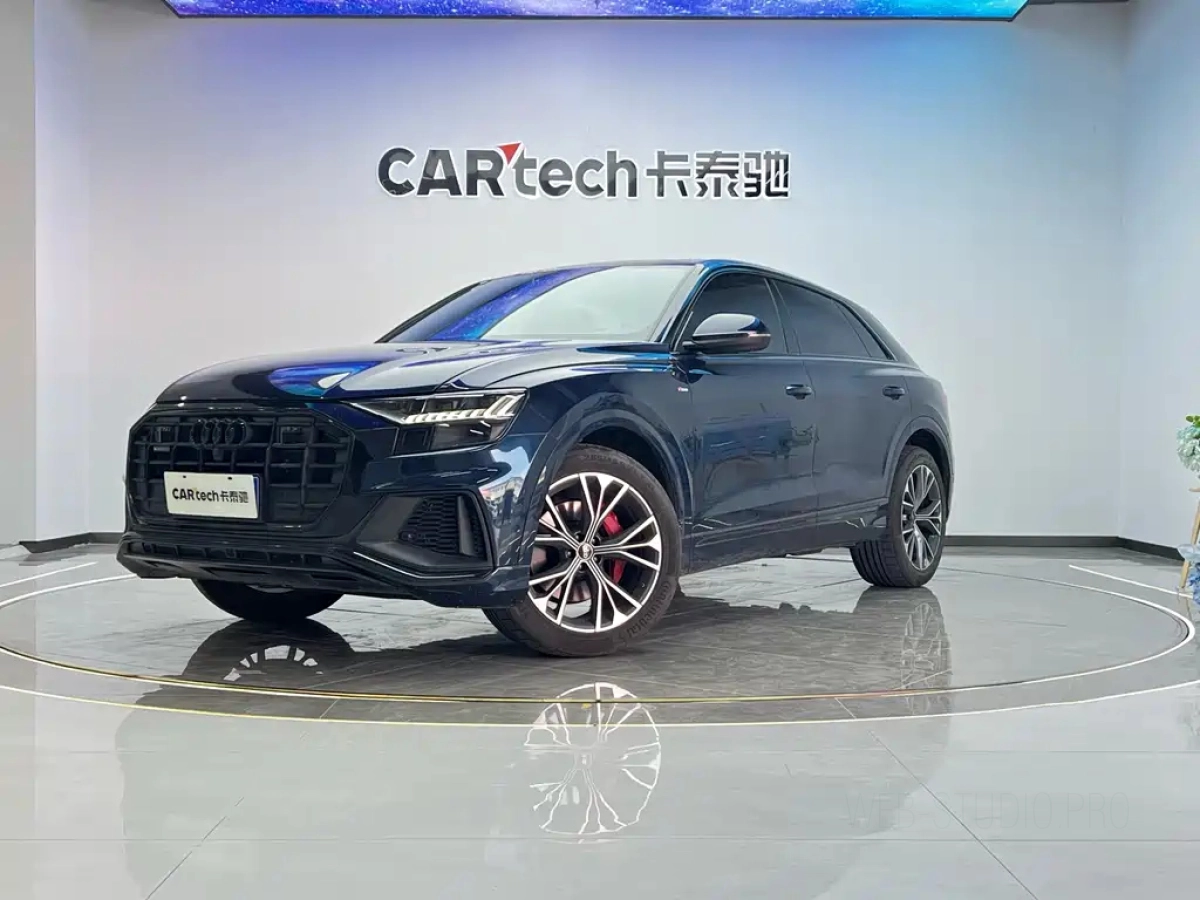 AUDI Q8  2025